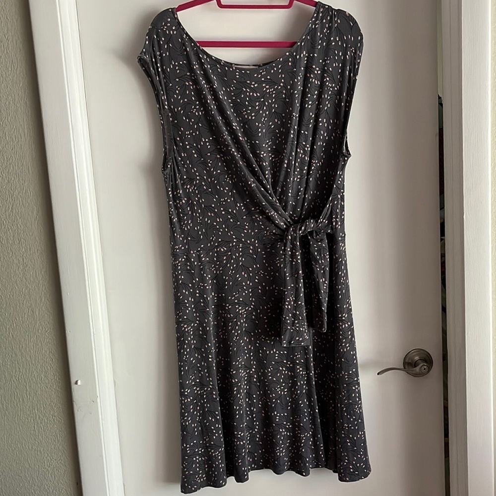 Loft Gray/Pink Knit Dress Size L